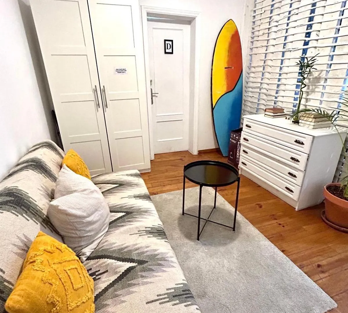Central Lisbon Rooms In Palmira Shared Apartment For Surf Lovers
