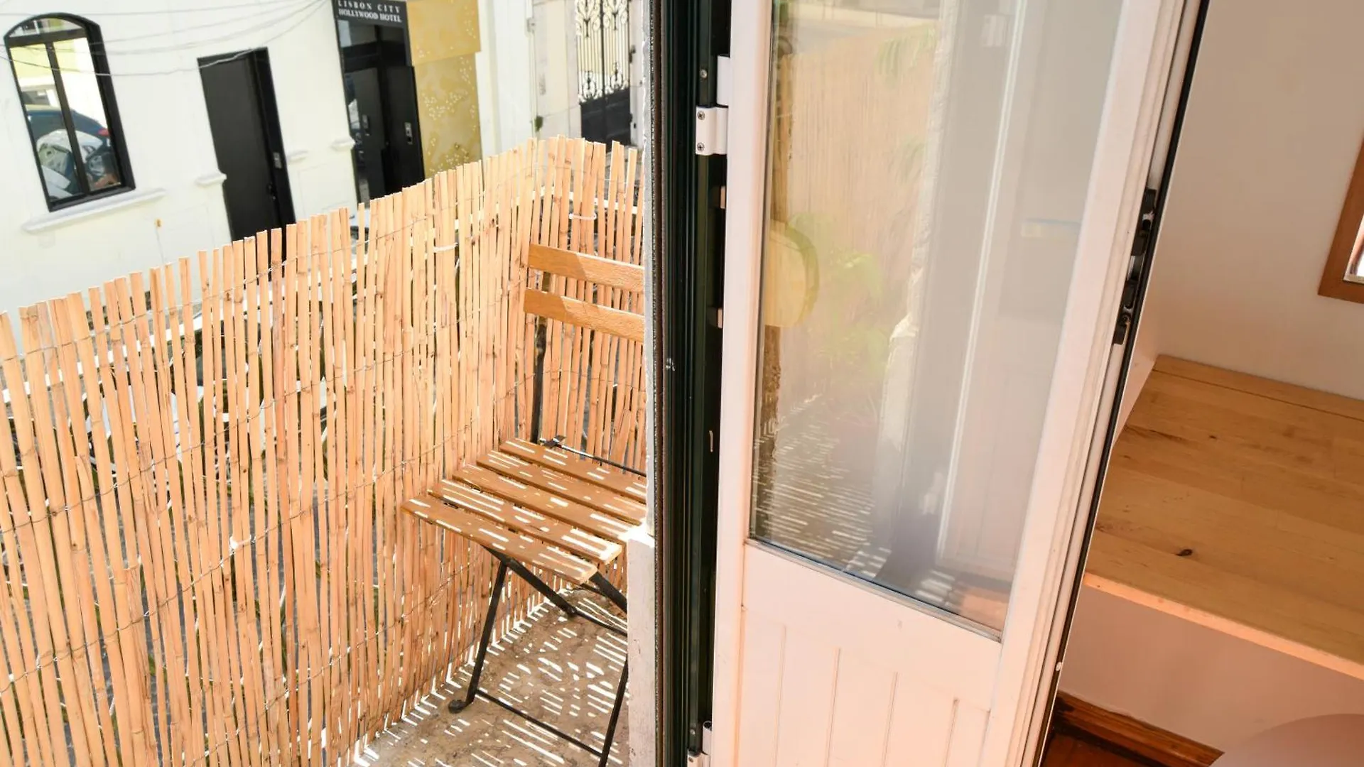 Maison d'hôtes Central Lisbon Rooms In Palmira Shared Apartment For Surf Lovers