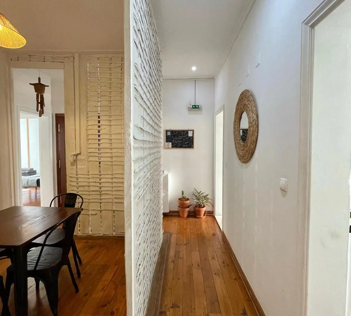 Maison d'hôtes Central Lisbon Rooms In Palmira Shared Apartment For Surf Lovers