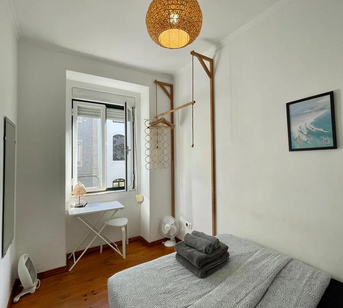 Central Lisbon Rooms In Palmira Shared Apartment For Surf Lovers 0*,  Portugal