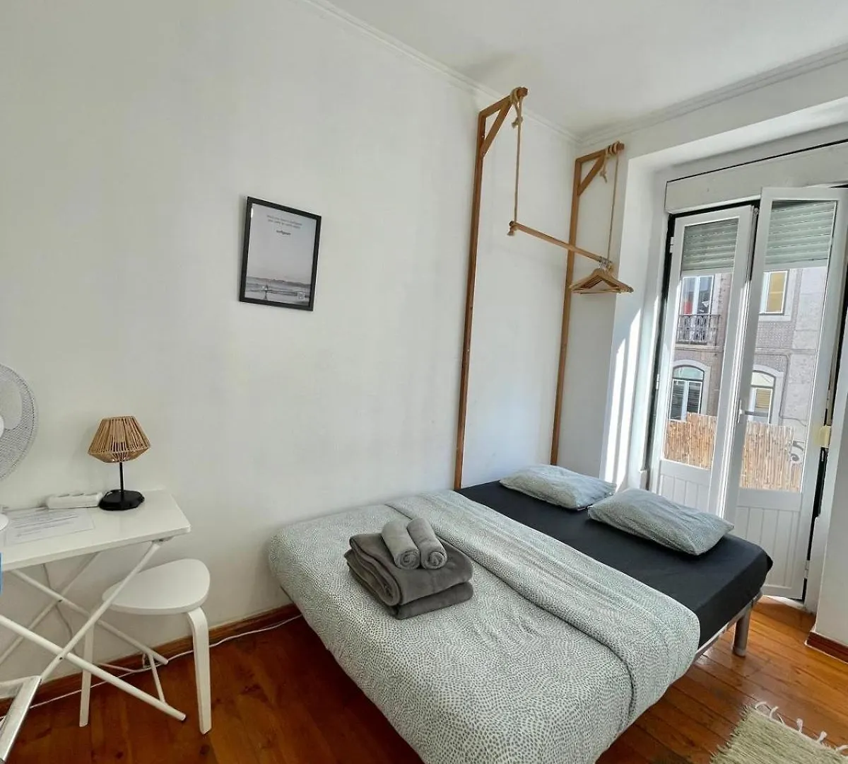 Central Lisbon Rooms In Palmira Shared Apartment For Surf Lovers