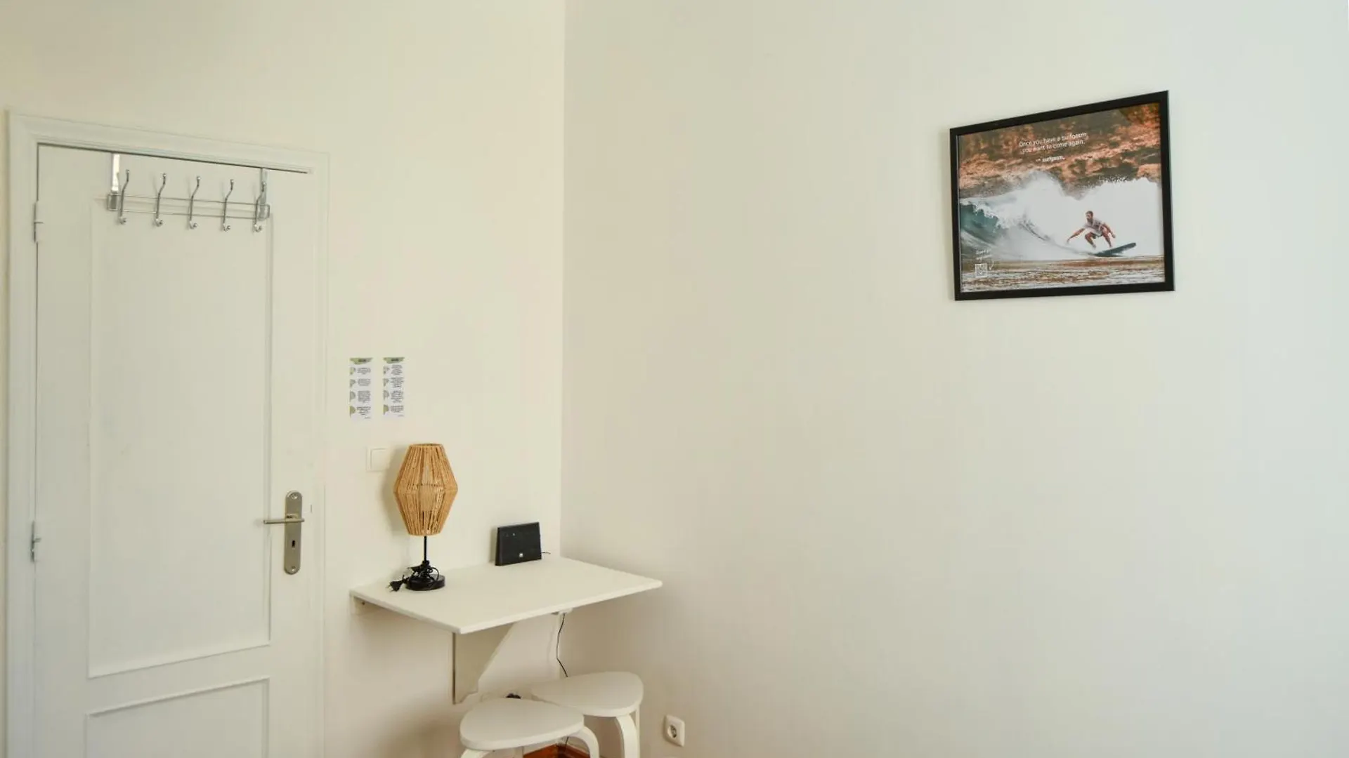 Central Lisbon Rooms In Palmira Shared Apartment For Surf Lovers Maison d'hôtes