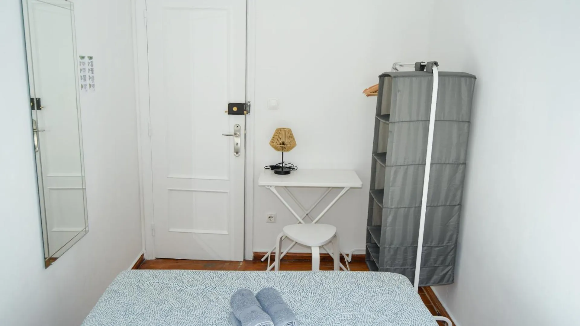 Central Lisbon Rooms In Palmira Shared Apartment For Surf Lovers