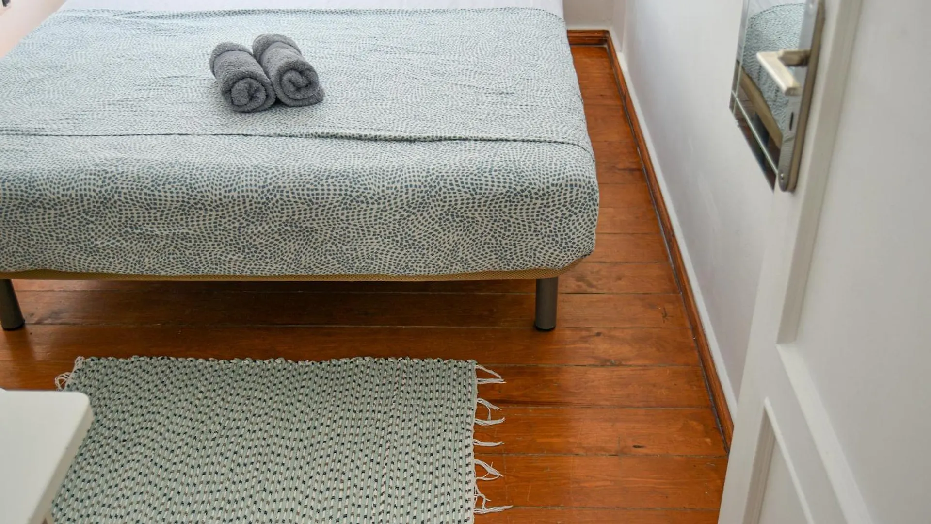 Central Lisbon Rooms In Palmira Shared Apartment For Surf Lovers Maison d'hôtes