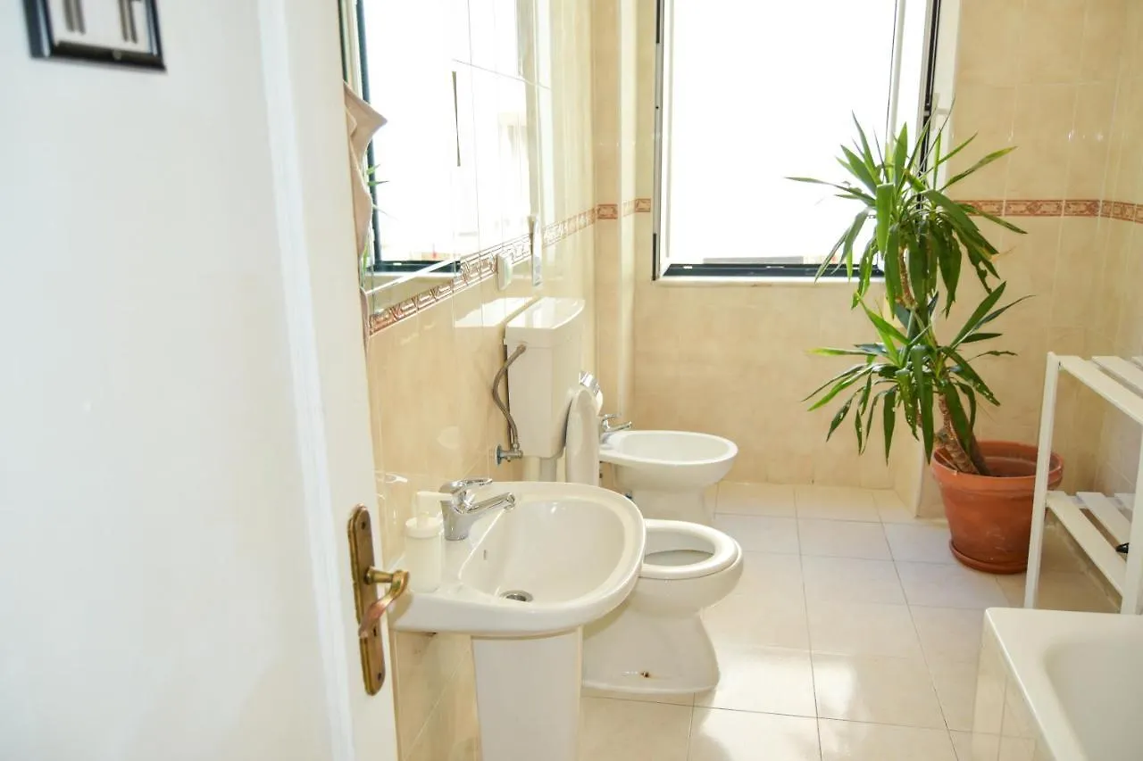 Central Lisbon Rooms In Palmira Shared Apartment For Surf Lovers 0*,