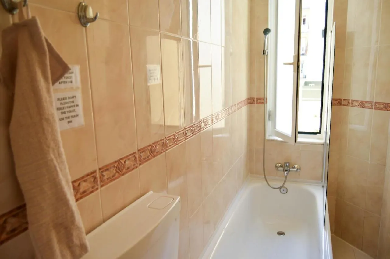 Central Lisbon Rooms In Palmira Shared Apartment For Surf Lovers