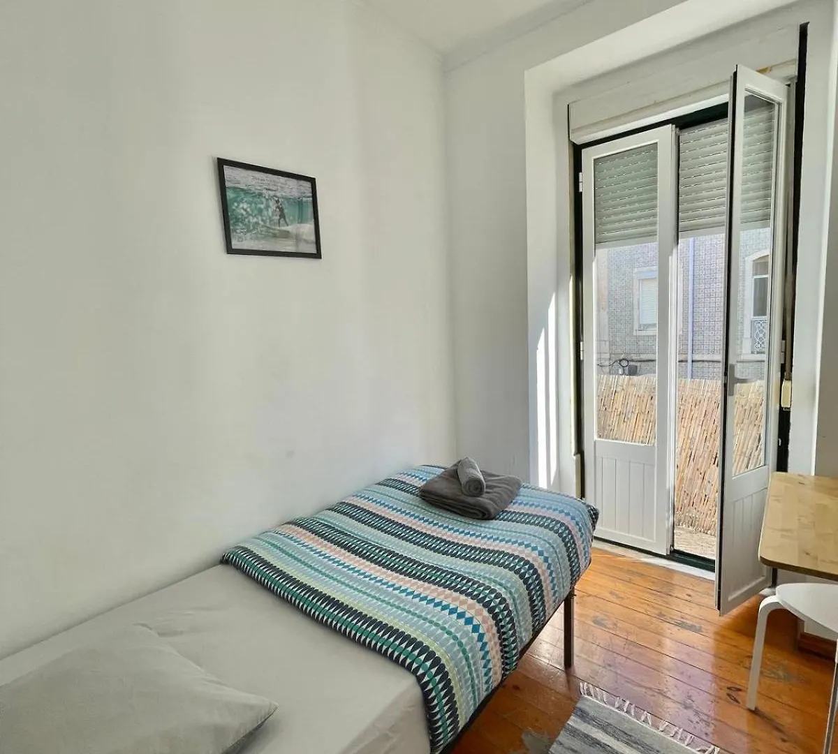 Central Lisbon Rooms In Palmira Shared Apartment For Surf Lovers Gasthof
