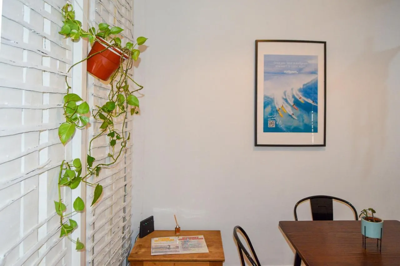 Central Lisbon Rooms In Palmira Shared Apartment For Surf Lovers Guest house