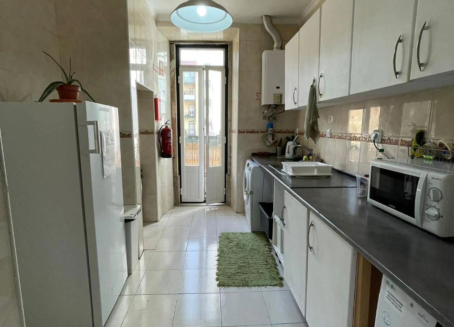 Guest house Central Lisbon Rooms In Palmira Shared Apartment For Surf Lovers
