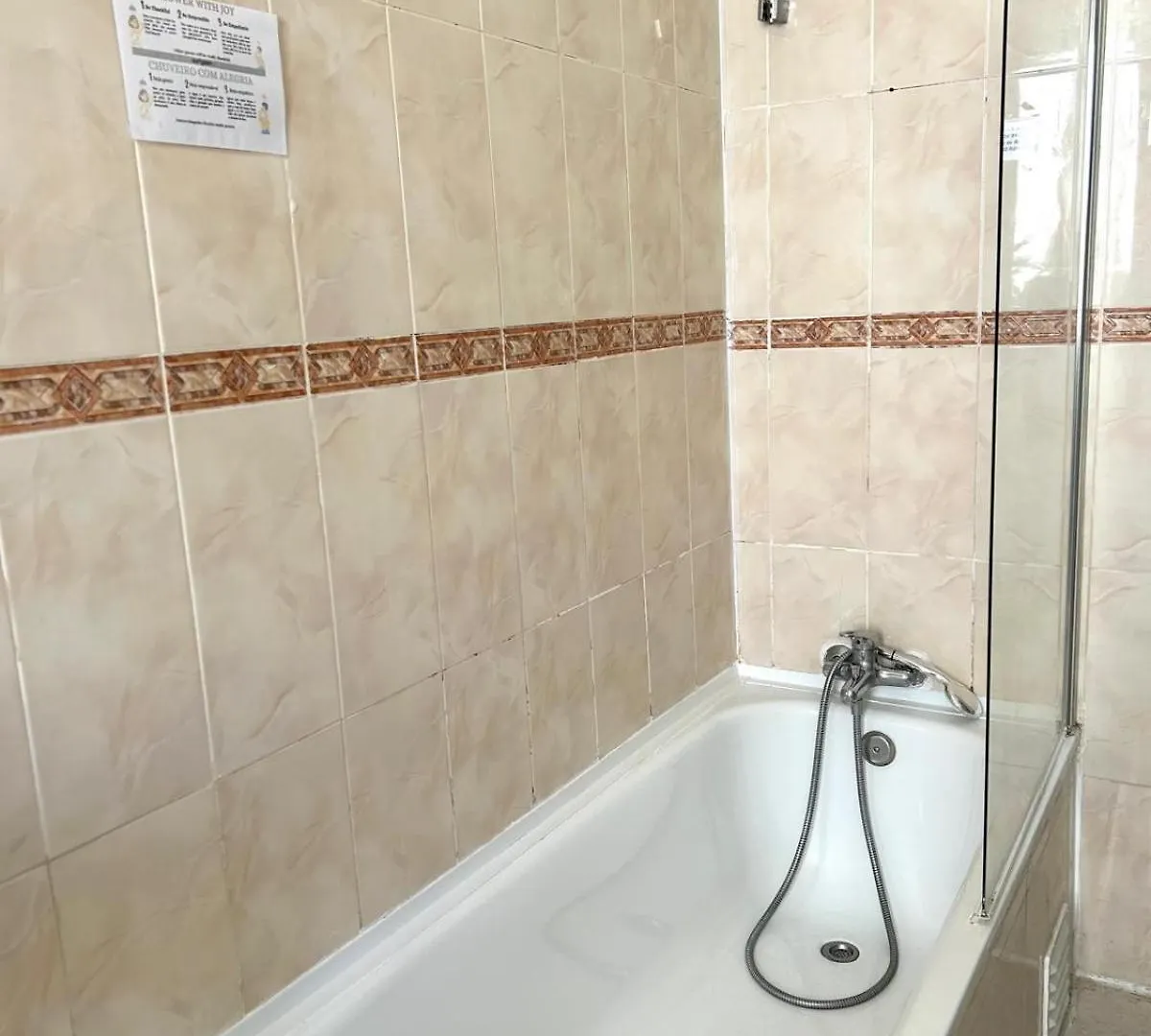 Guest house Central Lisbon Rooms In Palmira Shared Apartment For Surf Lovers